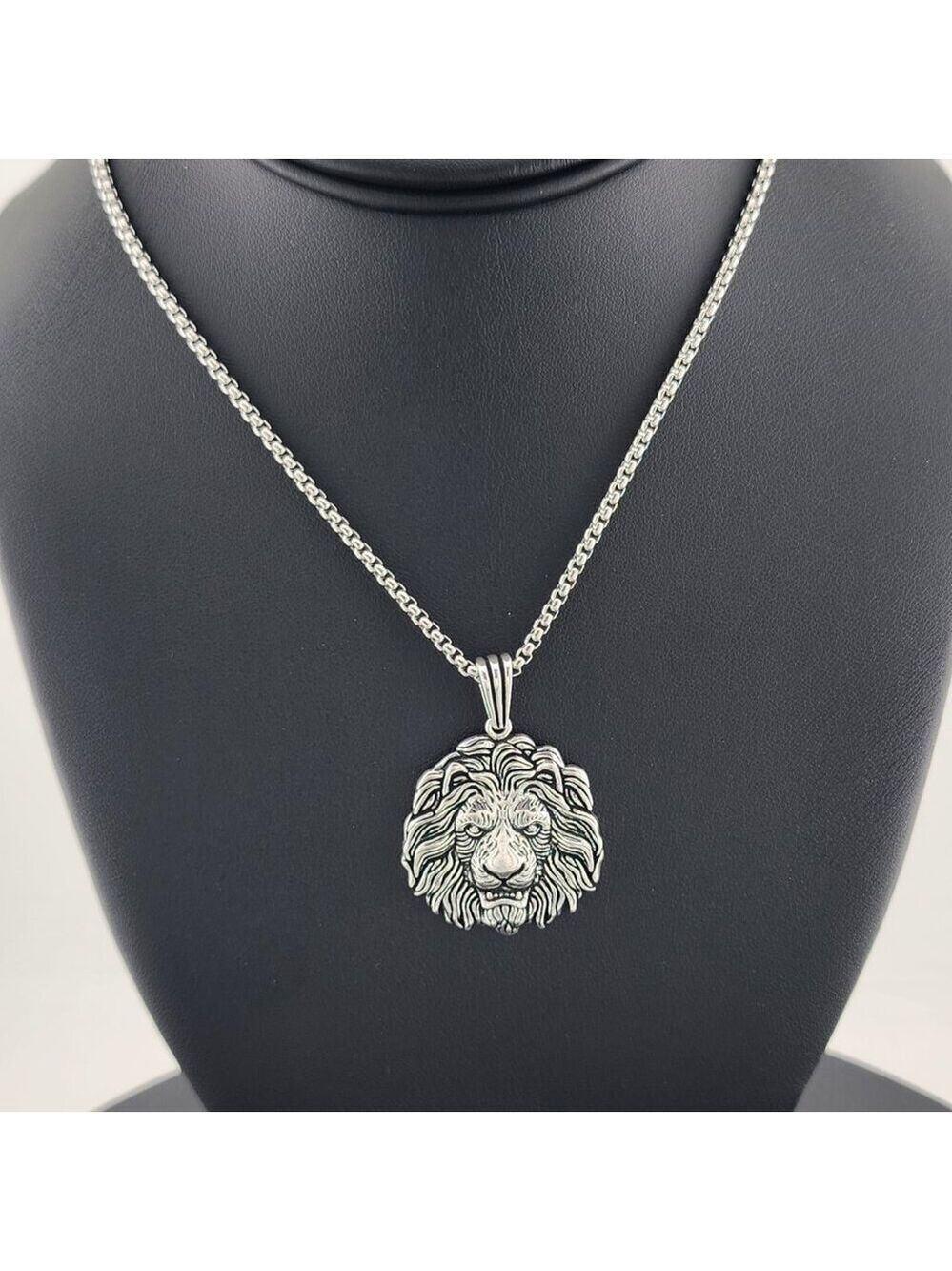 Majestic Mane: Bold Lion Face Necklace